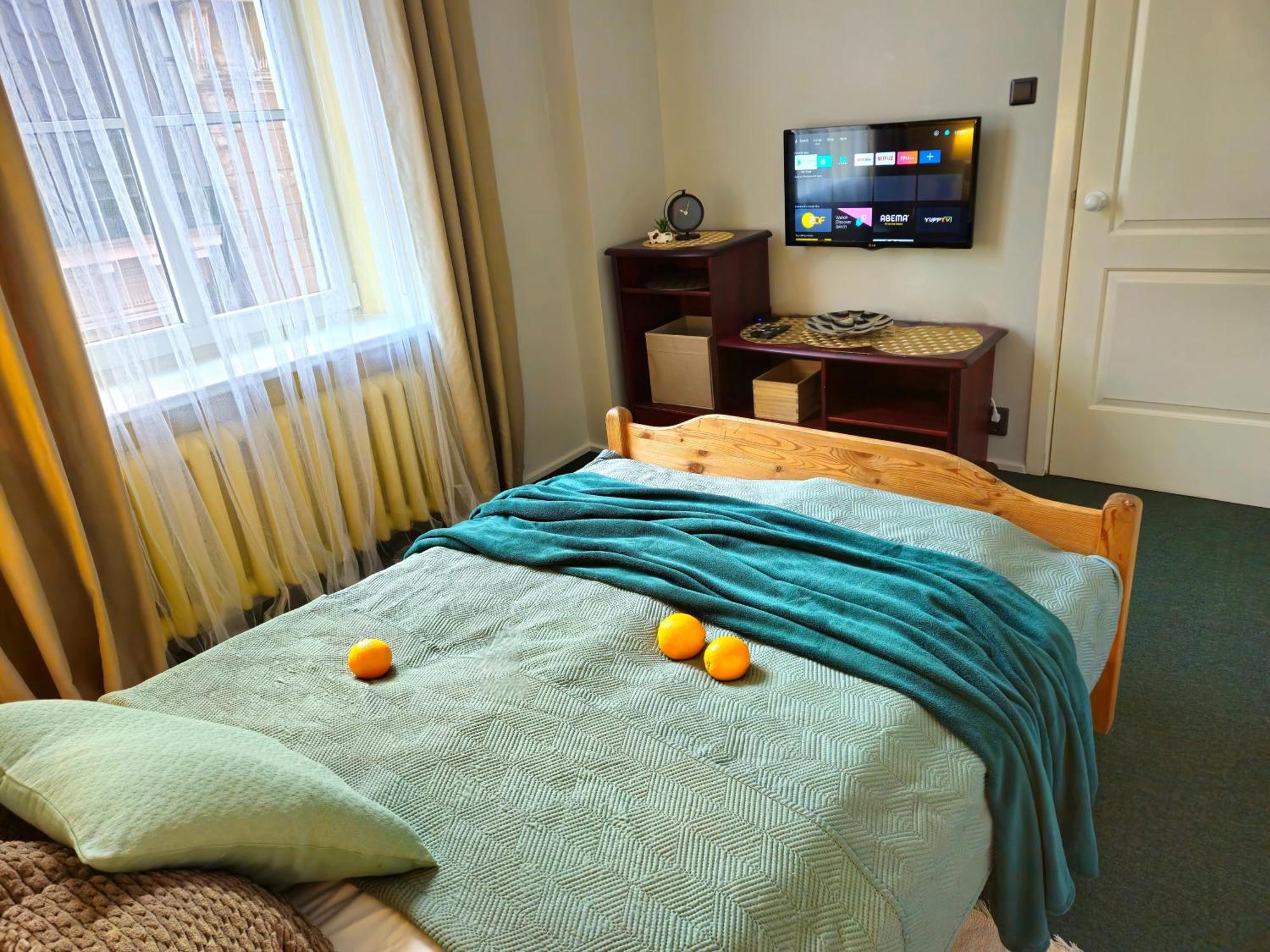 Heart Of Old 3 Bedroom By Dome Square Рига
