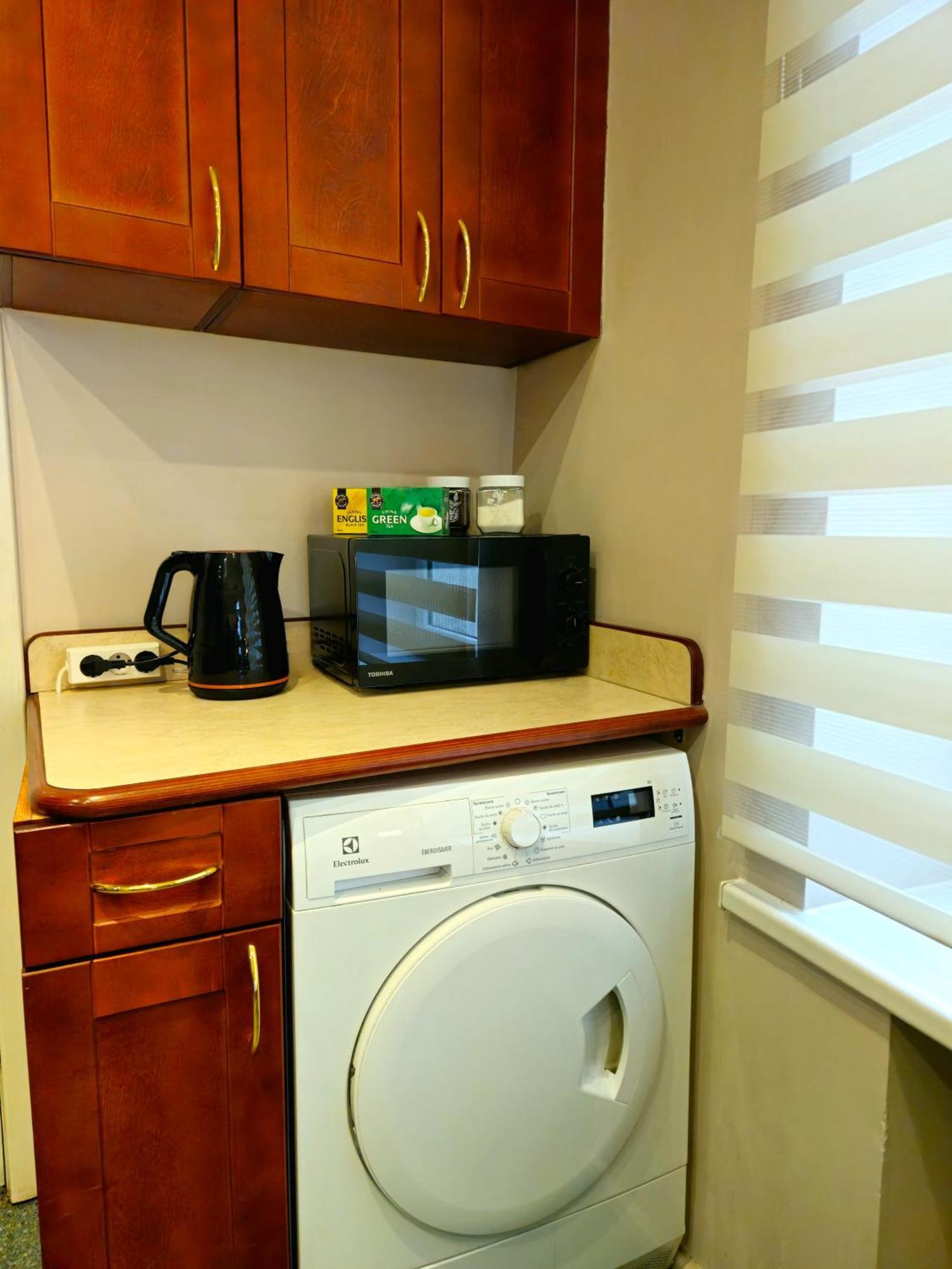 Heart Of Old 3 Bedroom By Dome Square Apartment *
