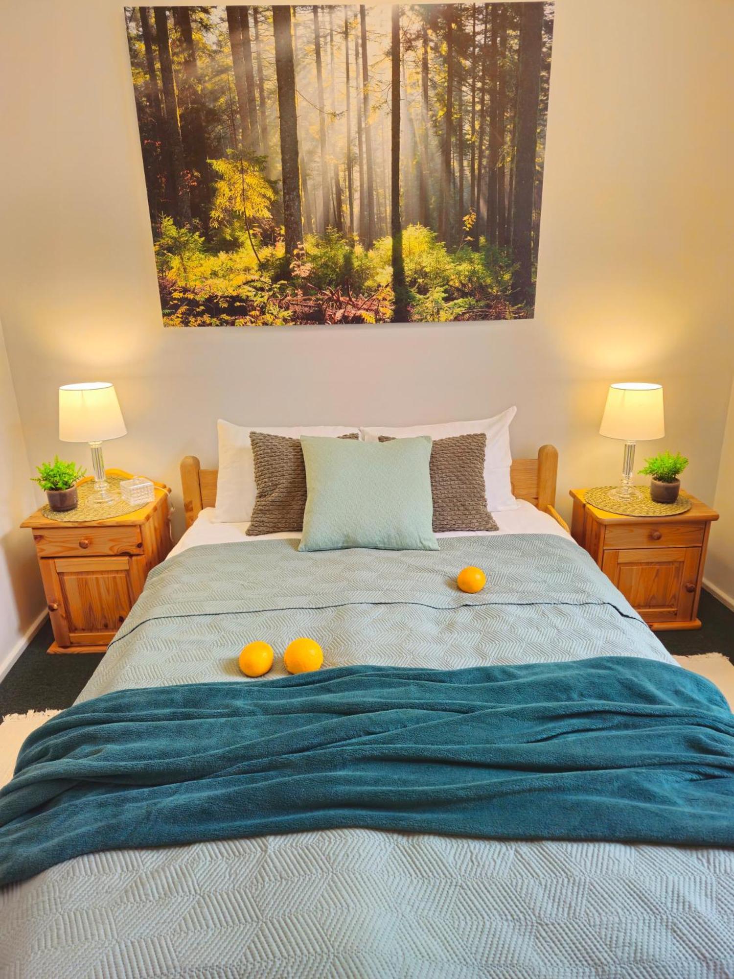 Heart Of Old 3 Bedroom By Dome Square Apartment